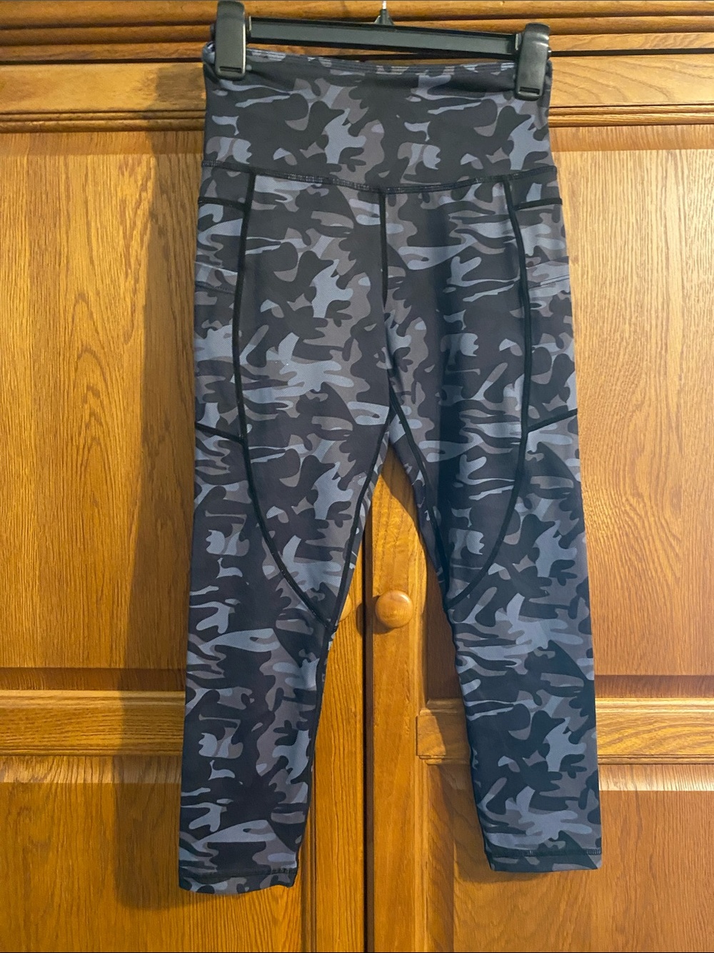 ZYIA Gray & Black Camo High-Rise Leggings